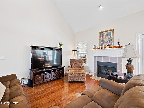 4th image of 275 Brian Dr
