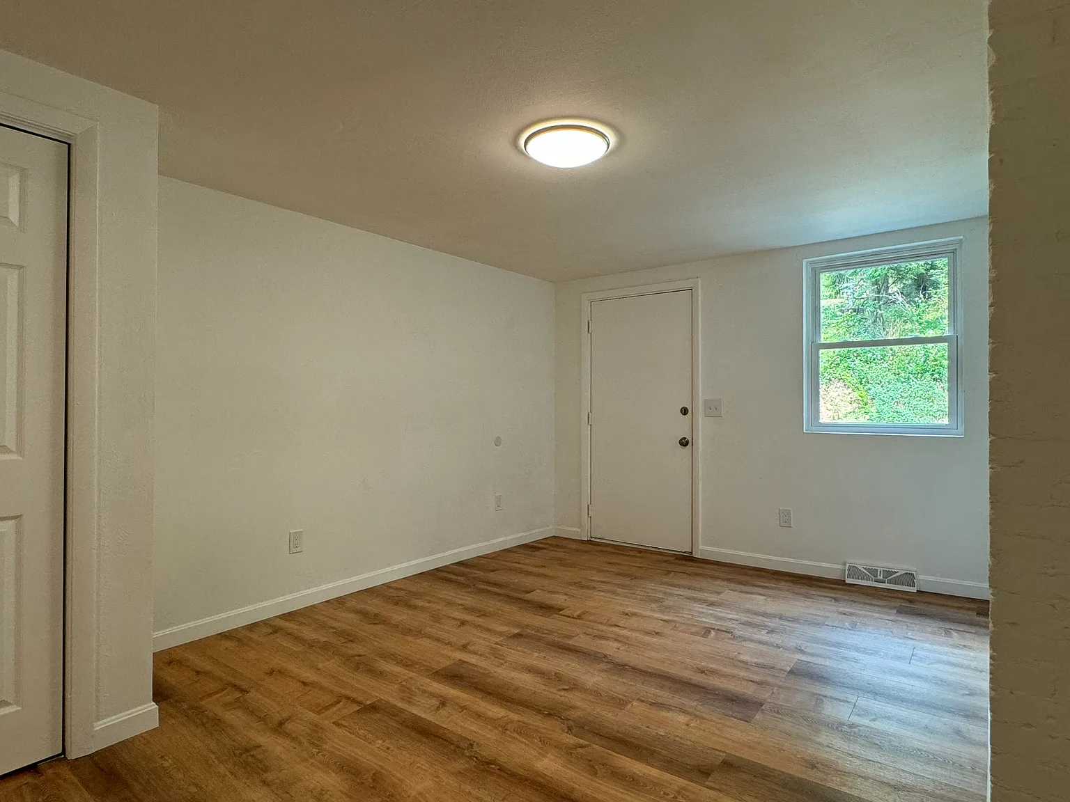 2 bed, 1.5 bath, 1000 sqft, $1,450 — Photo 2