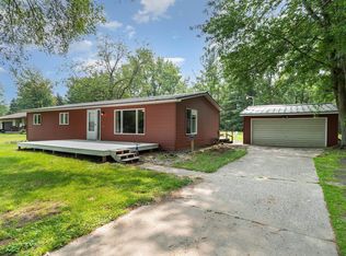 2424 E Ginter Rd, Midland, MI 48640