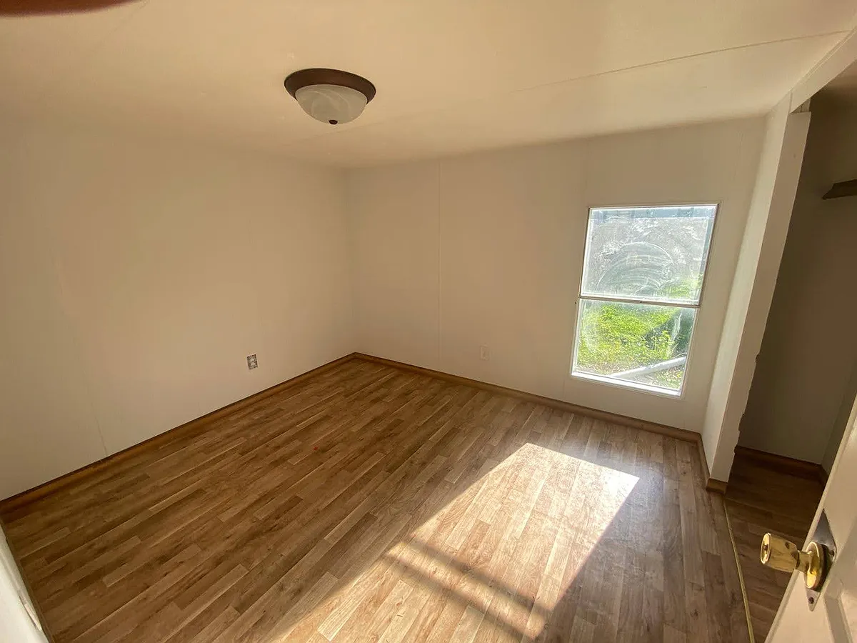 Building Photo - 200 N Pine St #35
