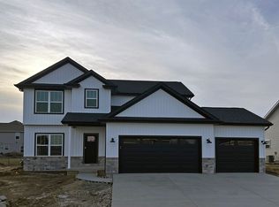 1711 Littlefield Ln, Mahomet, IL 61853