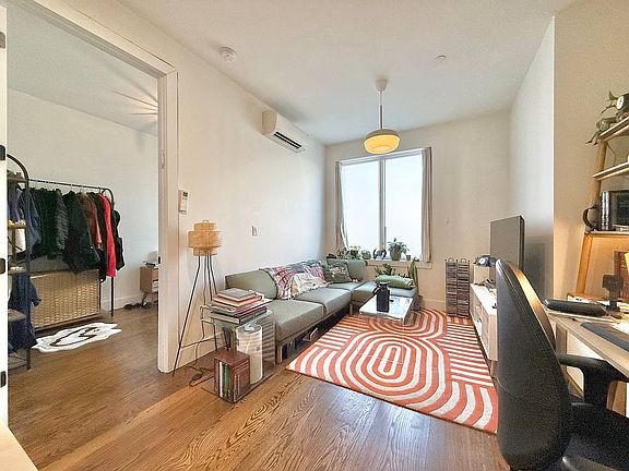 4th image of 194 Scholes St #1F
