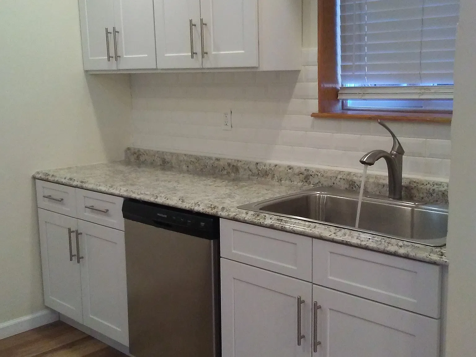 2 bed, 1025 sqft, $2,300 — Photo 2