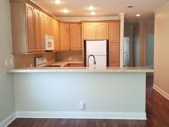 5th image of 607 Hancock St