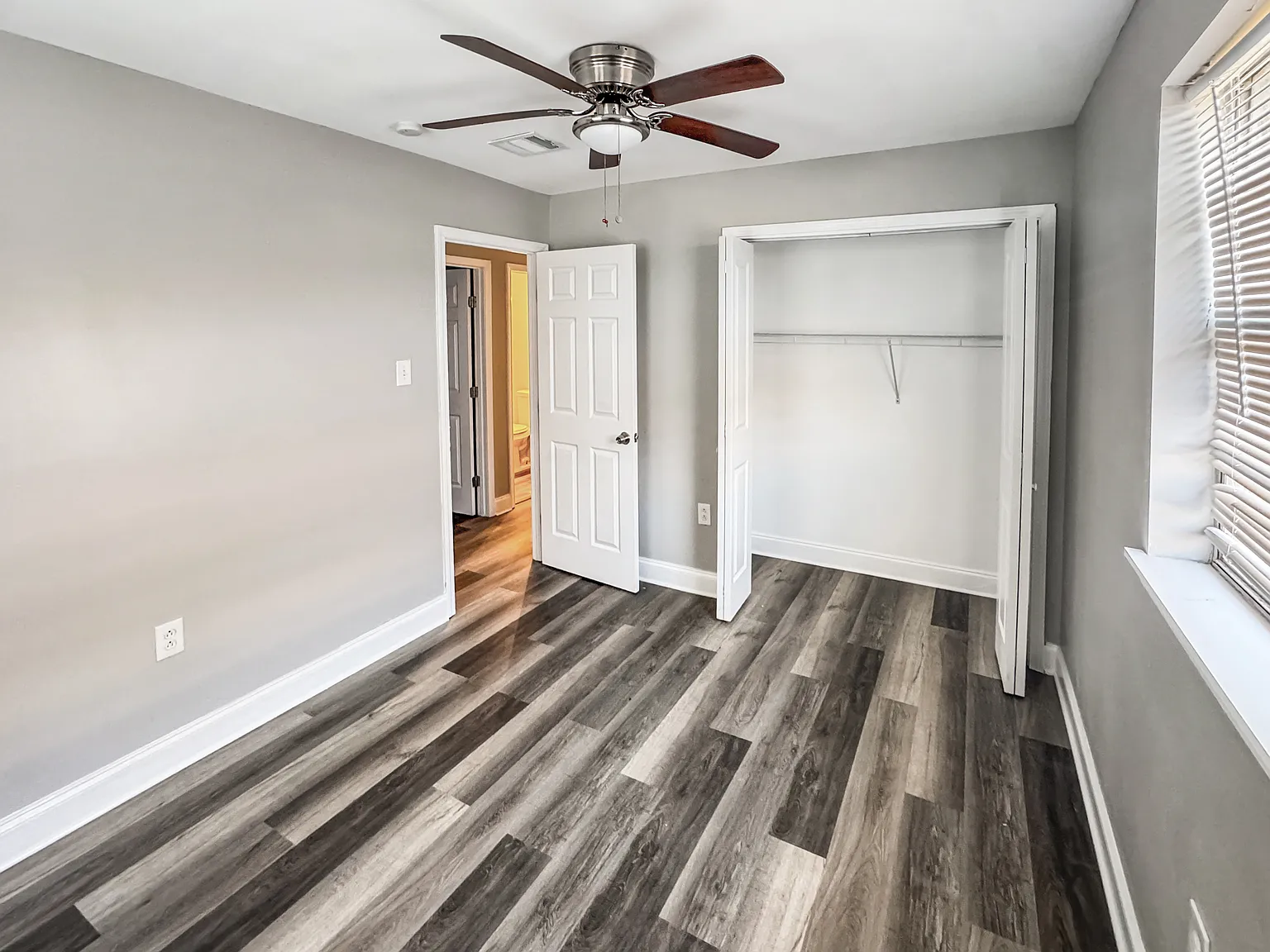 4 bed, 1.5 bath, 2000 sqft, $2,195 — Photo 4