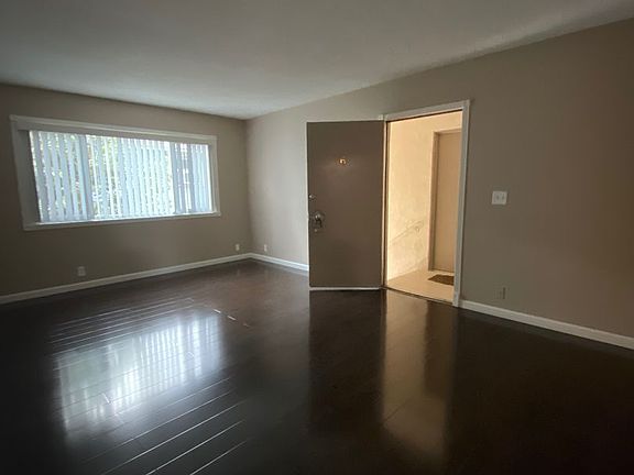 5th image of 710 E 6th St APT 6