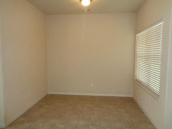 5th image of 7902 Diamond Oak Dr