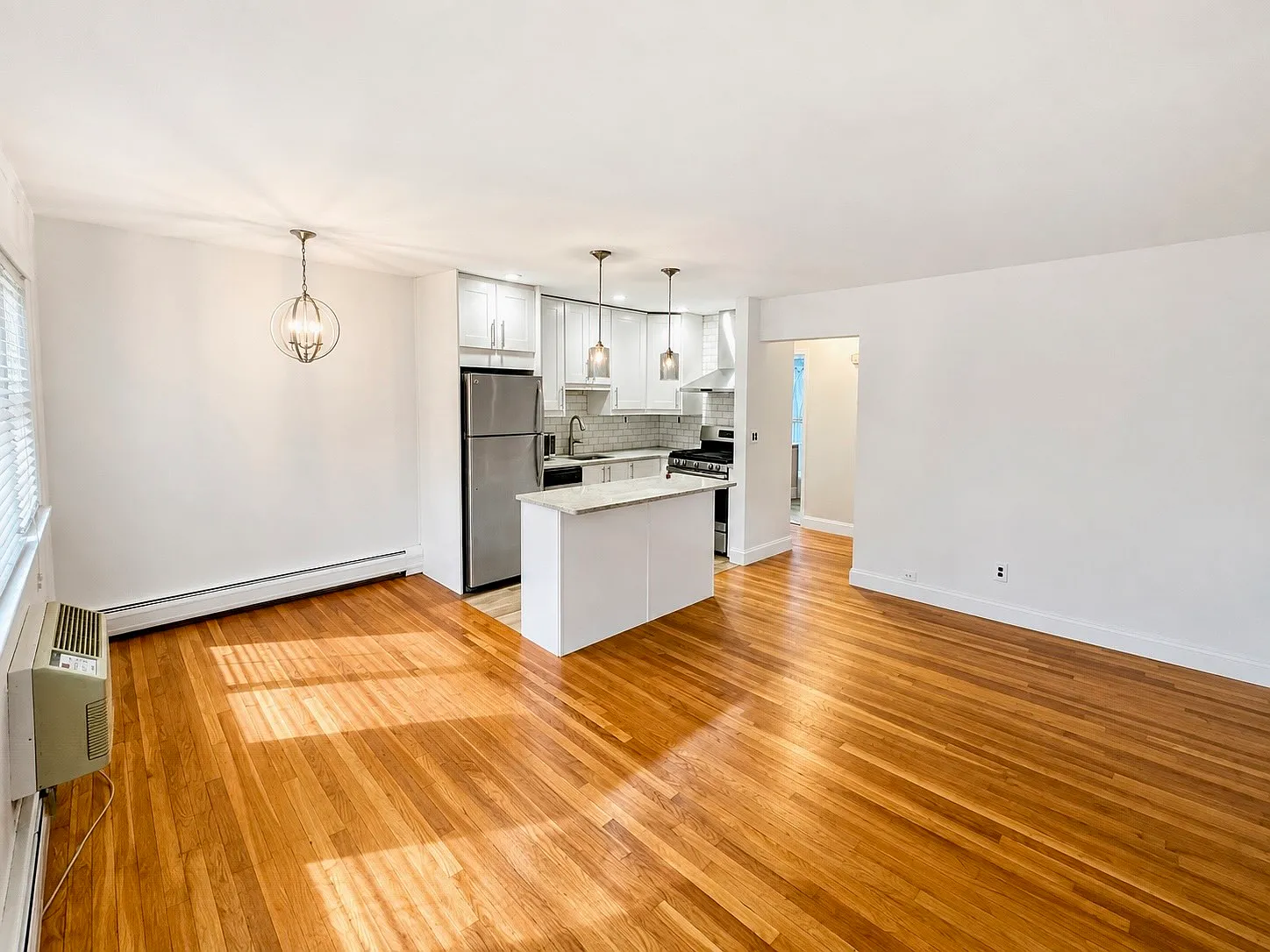 1 bed, 640 sqft, $2,100 — Photo 2
