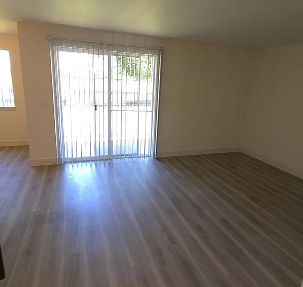 Winfou06-Columbia Village Apartments — Photo 11