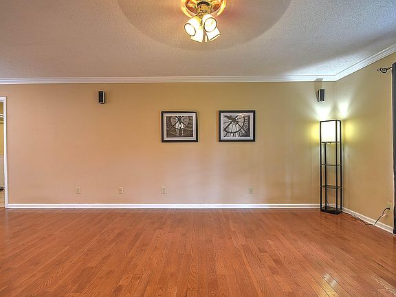 5th image of 170 Woodland Hts