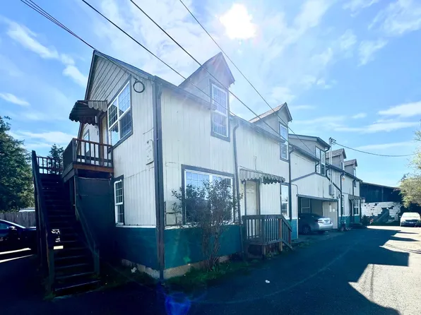 1740, 1740 Spruce St APT 2, Myrtle Pt, OR 97458