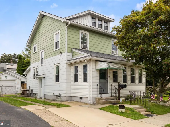 25 W Elbon Rd, Brookhaven, PA 19015