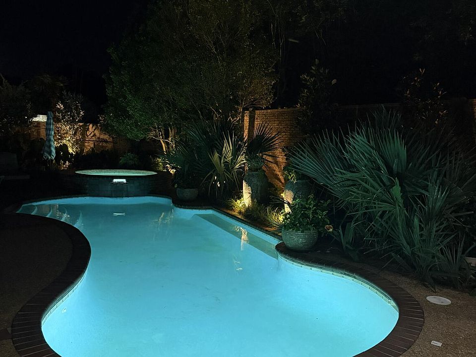 2nd image of 100 Summers Ln