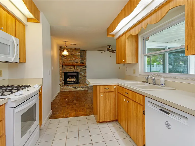 1192 Lady Susan Dr — Photo 10