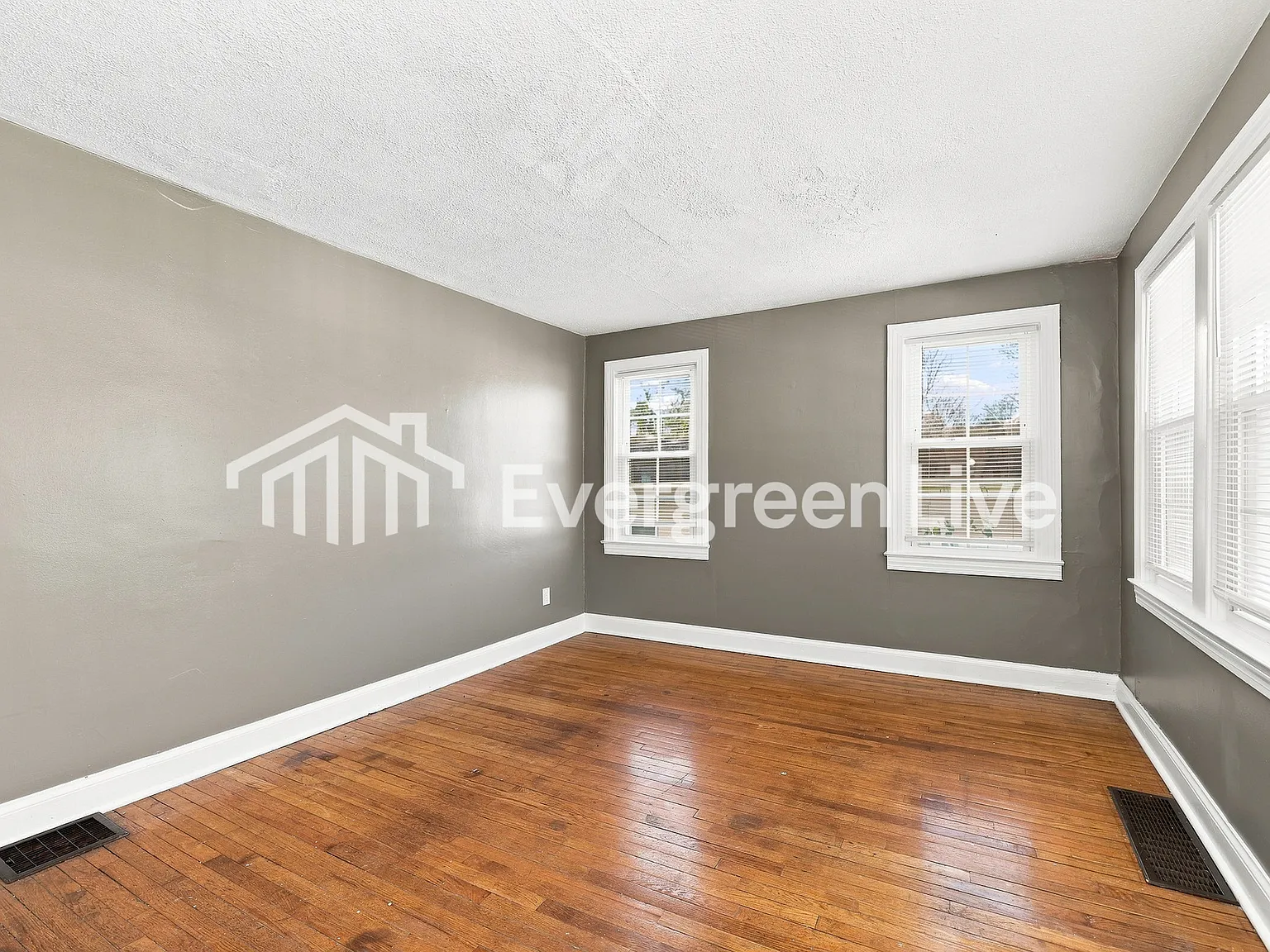 3 bed, 1.0 bath, 1152 sqft, $1,495 — Photo 2