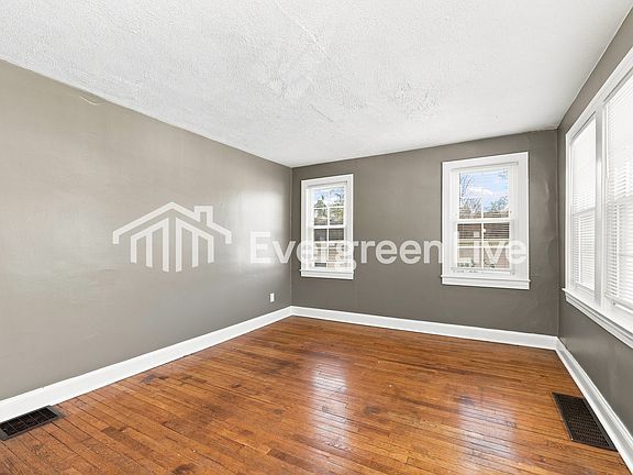 2nd image of 625 Willow St