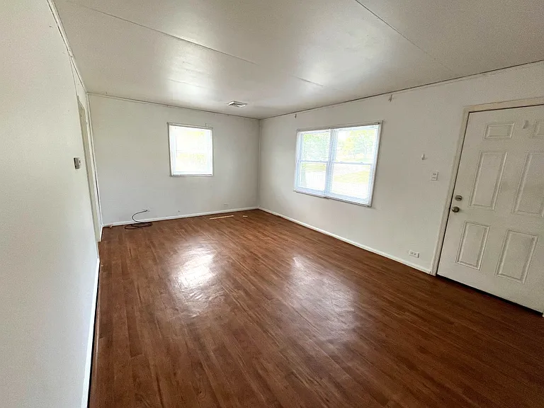 1620 Melrose Dr — Photo 2
