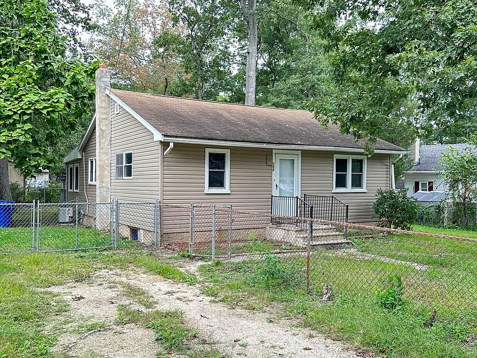 1st image of 140 Phillips Ave