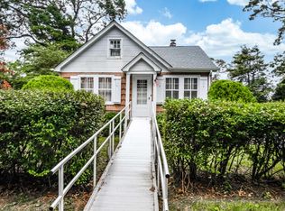 26 Hobart St, West Babylon, NY 11704