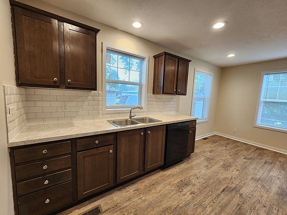5th image of 4359 Dogwood Blvd #740
