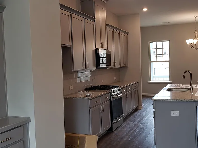 2681 Queenstown St — Photo 11