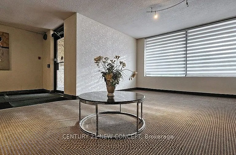7451 Yonge St #101 — Photo 22