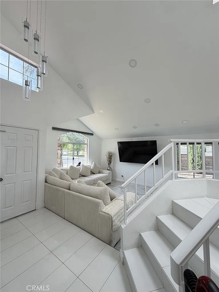 4 bed, 1956 sqft, $3,900 — Photo 3
