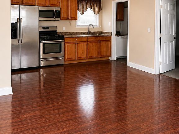 3rd image of 3410 E Lakeview Dr