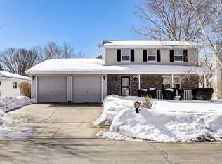 530 Riverview Dr, West Bend, WI 53095