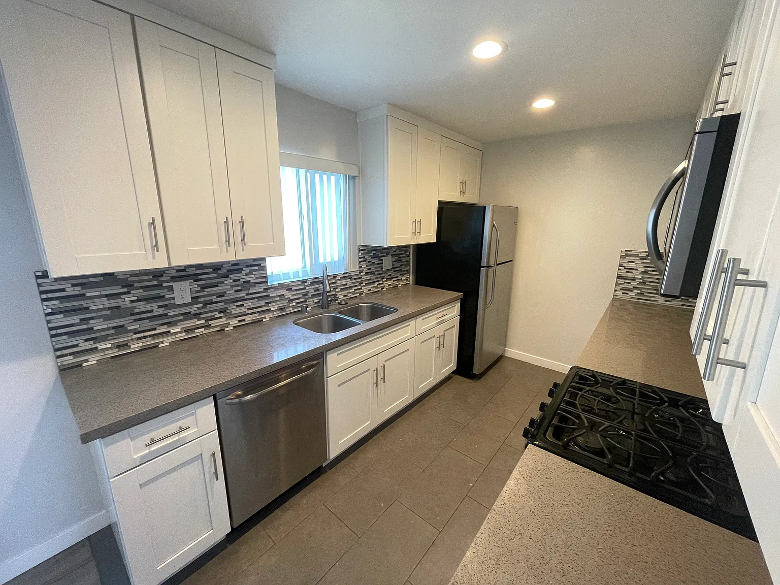 2 bed, 1200 sqft, $3,498 — Photo 4