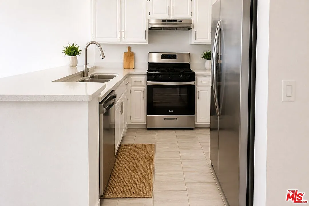 2 bed, 1.0 bath, 868 sqft, $2,395 — Photo 3