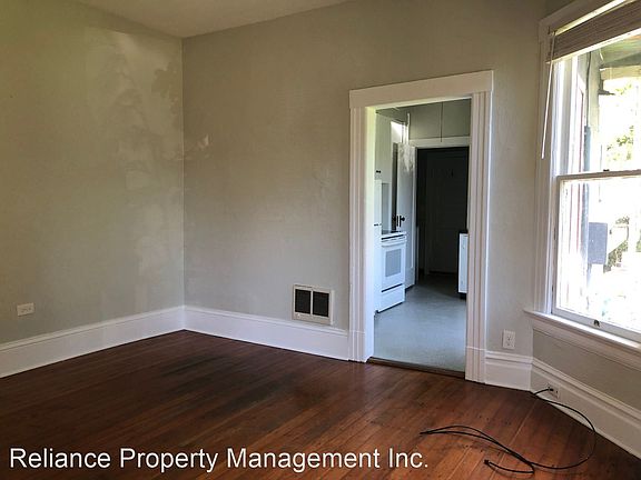 3rd image of 3051 SE Belmont St #1