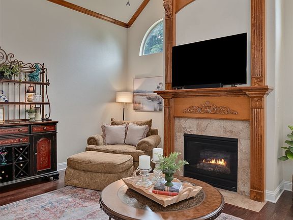 5th image of 113 Arbor Pl