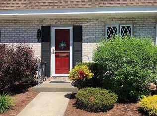 185 Porter Lake Dr, Springfield, MA 01106