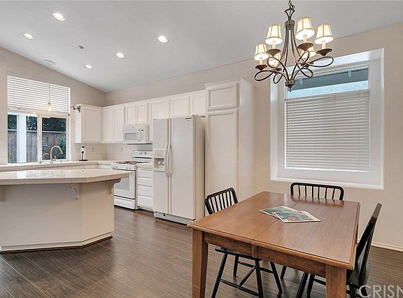 5th image of 562 Chadwick Pl