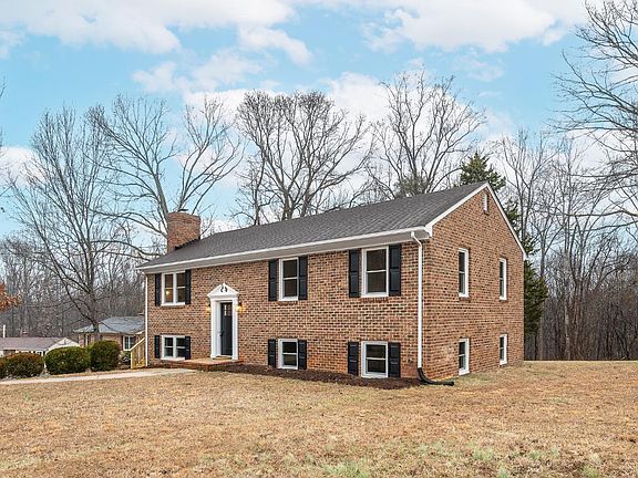 3rd image of 266 Arrowhead Dr