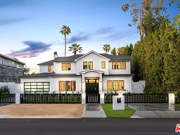 2nd image of 10509 Camarillo St