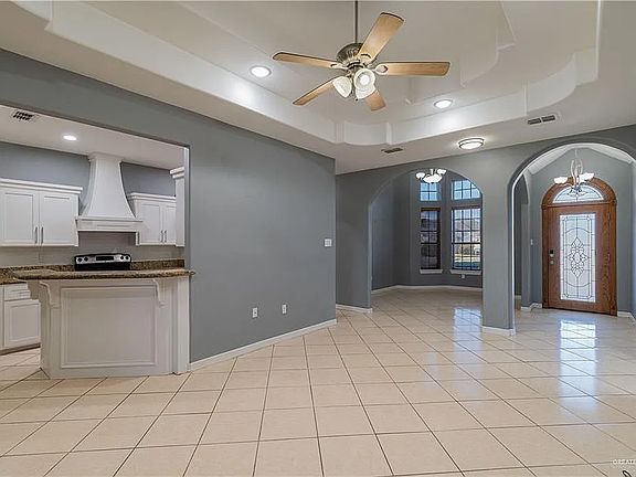 2nd image of 504 E Biyaneta Ave