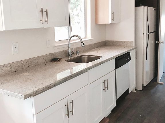 2nd image of 2029 Queens Ln
