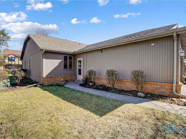 27 Meadowpond Dr, Perrysburg, OH 43551