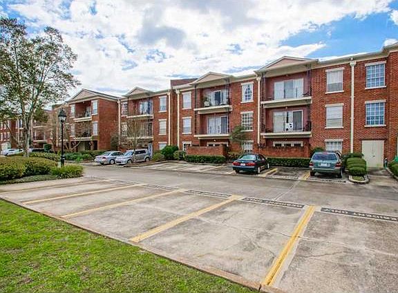 3rd image of 800 Rue Burgundy Dr #220