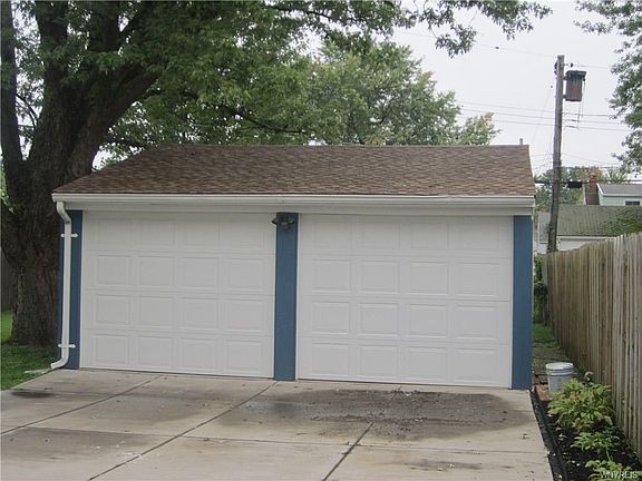 3rd image of 111 Montfort Dr