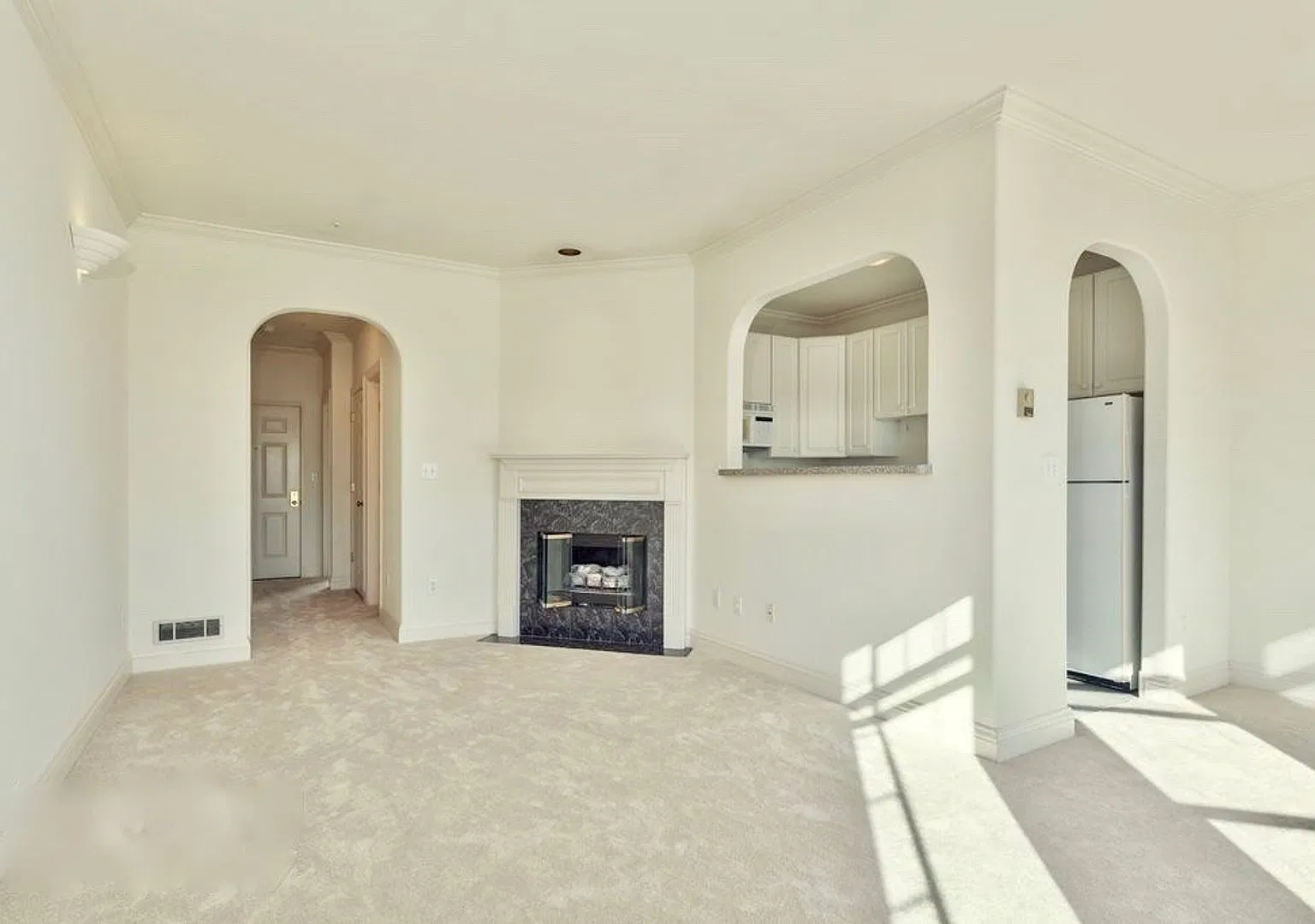 1 Bedroom In The Heart Of The Marina — Photo 2
