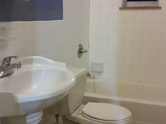 4th image of 4632 Vernon Blvd #3R