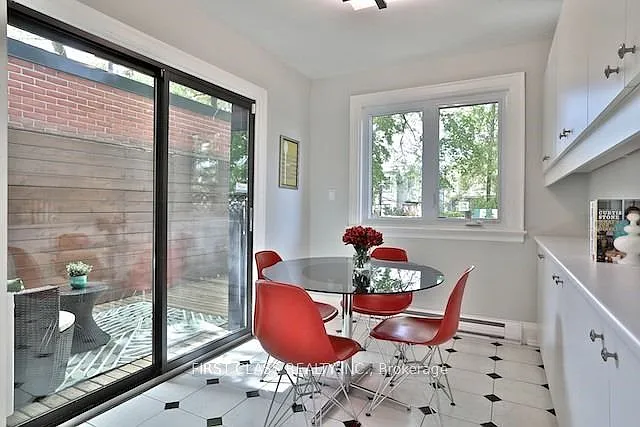 262 Castlefield Ave — Photo 6