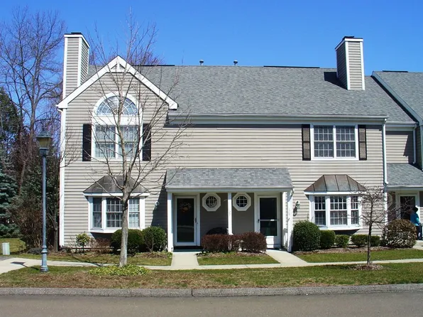 41 Tamarack Ave APT 128, Danbury, CT 06811