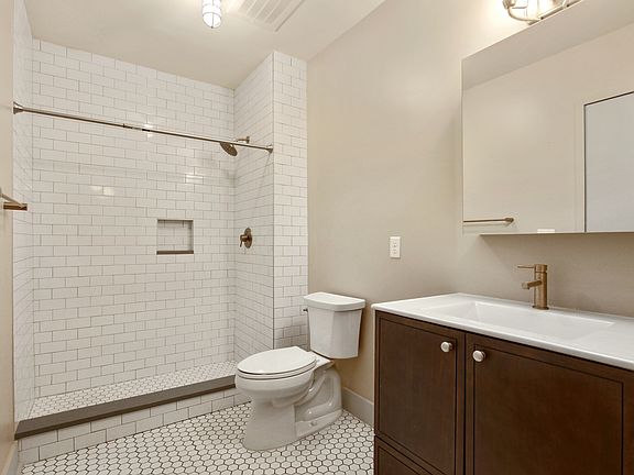 5th image of 111 W Broughton St Unit 3E