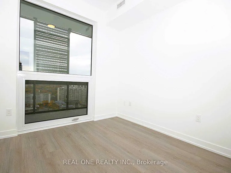 39 Roehampton Ave #1709 — Photo 13