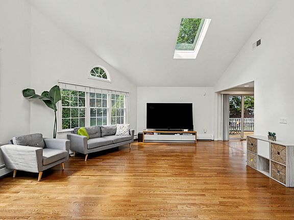 4th image of 115 Parade Hill Rd #A