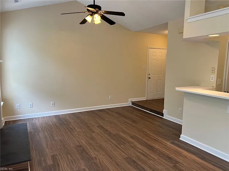 3201 Jade Ct #304 — Photo 2